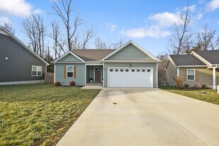 454 Mattingly Dr in Clarksville, TN - Building Photo