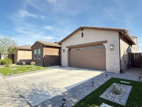 2557 E King Bird Dr in Gilbert, AZ - Foto de edificio - Building Photo
