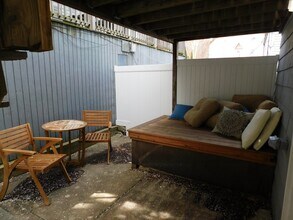 215 Bolton St, Unit 1 in Boston, MA - Foto de edificio - Building Photo