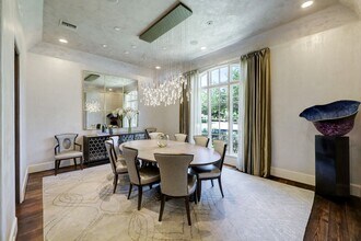 5610 Lynbrook Dr in Houston, TX - Building Photo - Building Photo