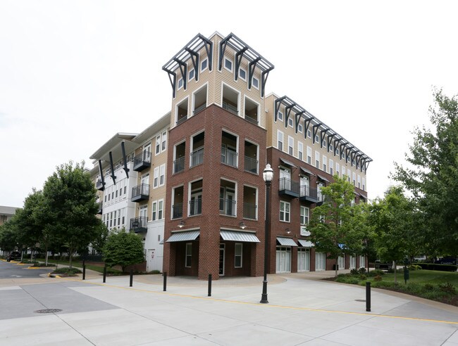 Camden Monument Place in Fairfax, VA - Building Photo - Building Photo