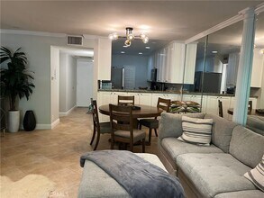 142 Orange Blossom, Unit #112 in Irvine, CA - Foto de edificio - Building Photo