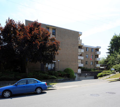 Maple Crest Apartments in Vancouver, BC - Building Photo - Building Photo