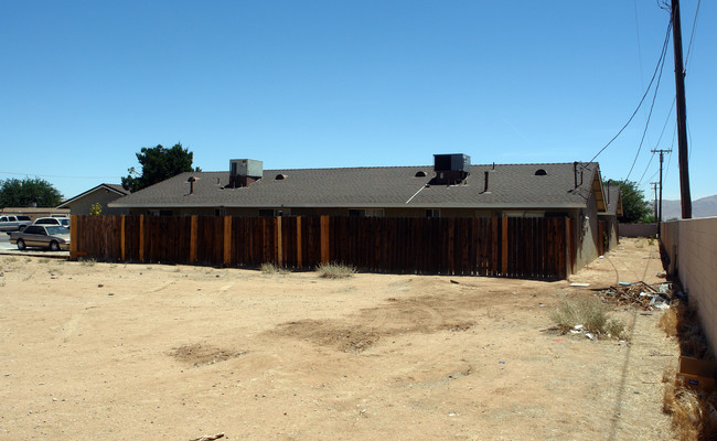 20255 Thunderbird Rd in Apple Valley, CA - Building Photo - Building Photo