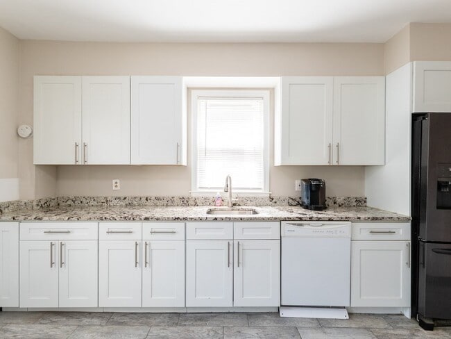 15 Russell Rd, Unit 1