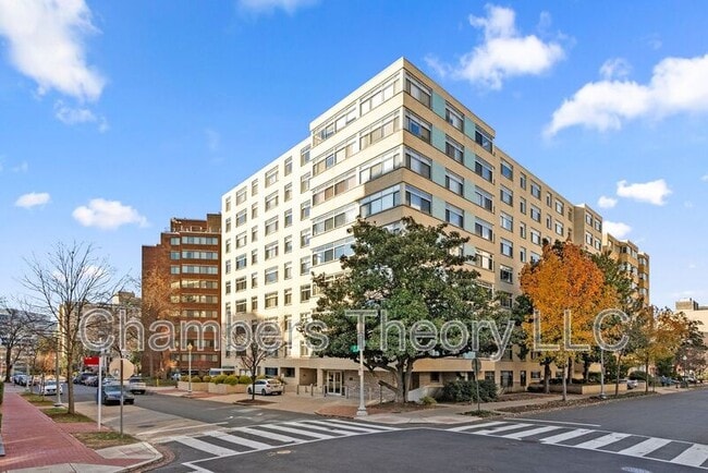 2401 H St NW in Washington, DC - Building Photo - Building Photo