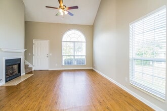 207 Fairfield Dr in Smyrna, TN - Building Photo - Building Photo