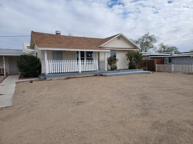 5040 Smoke Ranch Rd