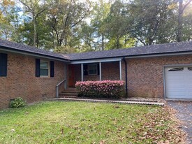 105 McDougald Dr in Castle Hayne, NC - Building Photo - Building Photo