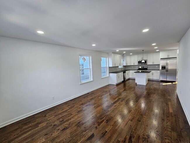 99 Johnson St-Unit -1 in Bridgeport, CT - Building Photo - Building Photo