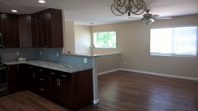 803 Potter Dr in Colorado Springs, CO - Foto de edificio - Building Photo