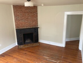 23 Park Pl, Unit 23F in Middletown, CT - Foto de edificio - Building Photo