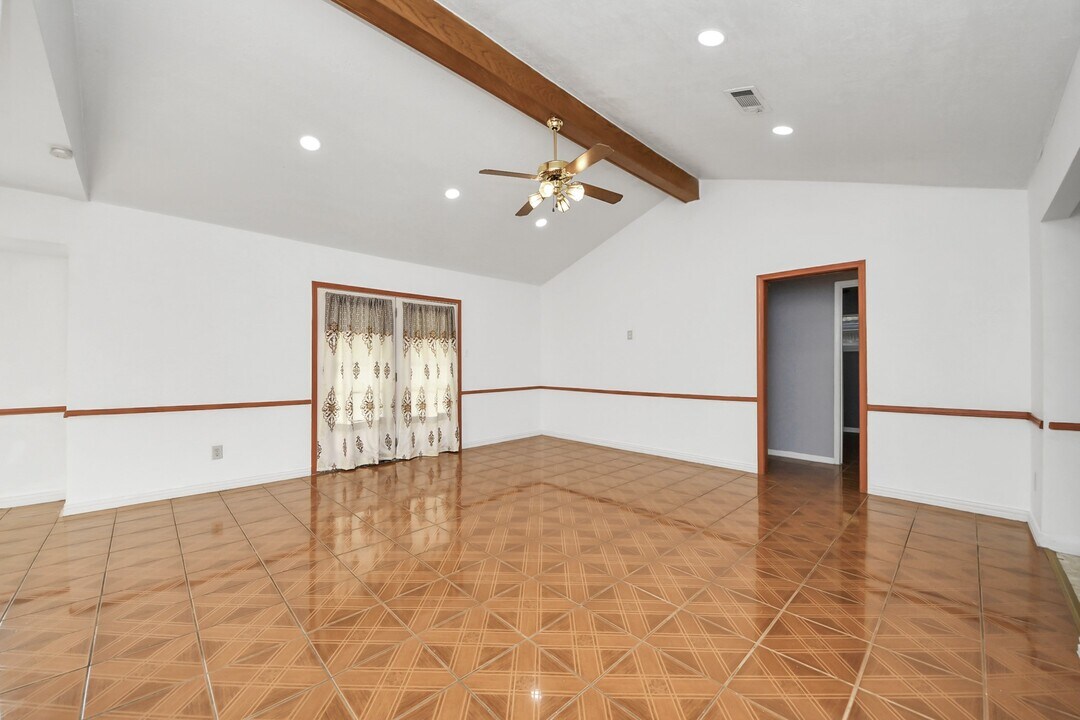 13103 Suzanne St in Stafford, TX - Building Photo