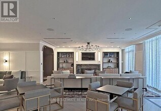 30 Inn On The Pk Dr in Toronto, ON - Building Photo - Building Photo