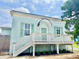 1312 35th St in Galveston, TX - Building Photo