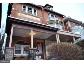 5027 Pine St in Philadelphia, PA - Building Photo