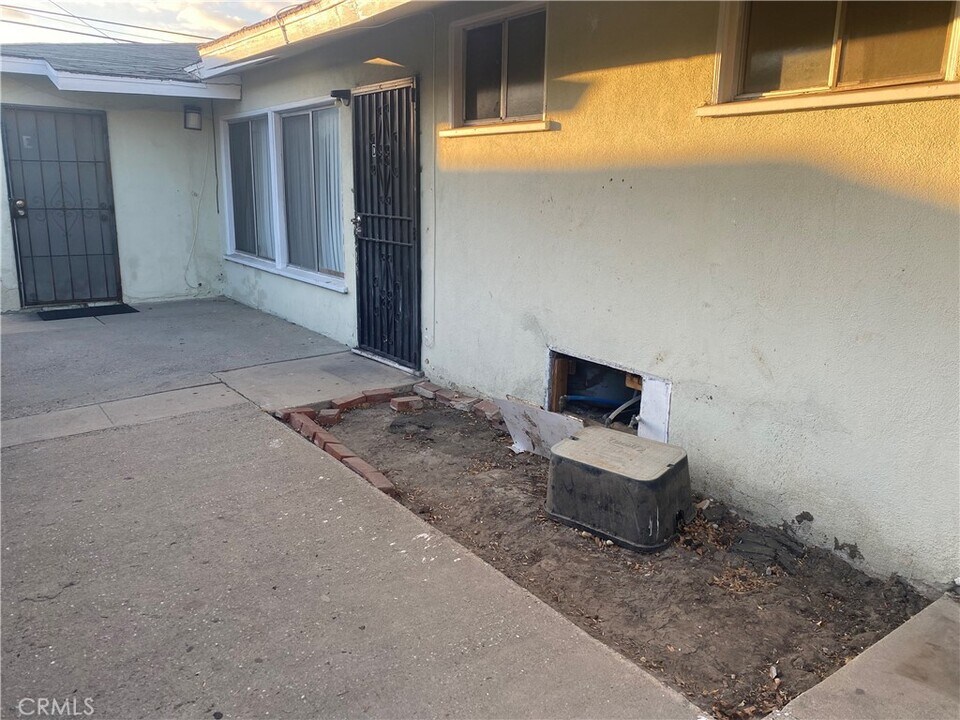 1127 Wilmington Blvd in Los Angeles, CA - Building Photo