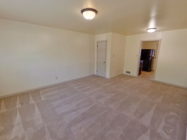 6130 E Harry St in Wichita, KS - Foto de edificio - Building Photo