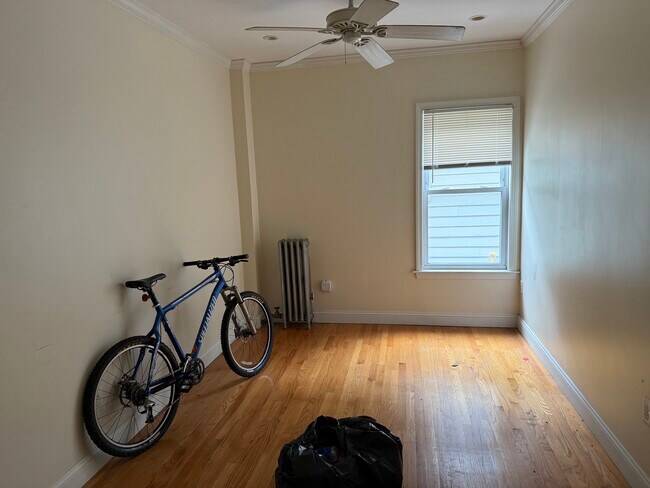 1576 Cambridge St, Unit 1R in Cambridge, MA - Building Photo - Building Photo