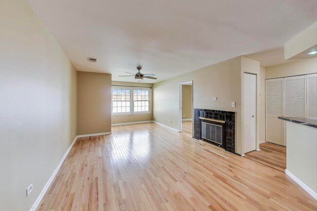 1345 E Wyndham Cir in Palatine, IL - Building Photo - Building Photo