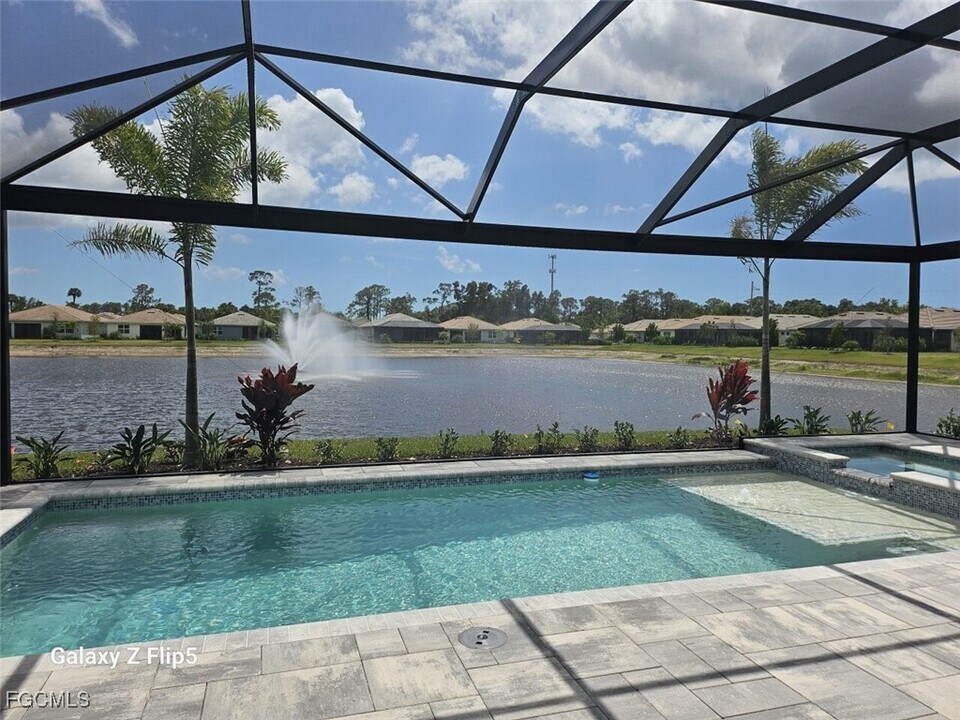 514 Kamari Cv in Naples, FL - Building Photo