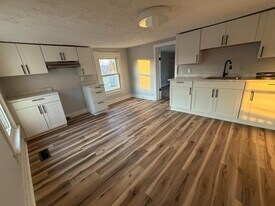 127 4th St in Madison Heights, VA - Building Photo