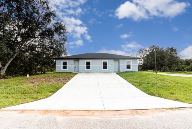 255 Christine St NW in Lake Placid, FL - Building Photo - Building Photo