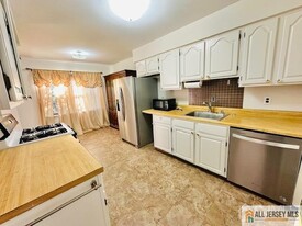 144 Beverly Hl Ter in Woodbridge, NJ - Building Photo