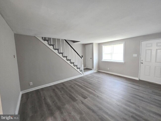 property at 5860 Oxford Ave