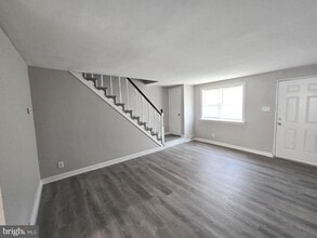 5860 Oxford Ave in Philadelphia, PA - Building Photo - Building Photo