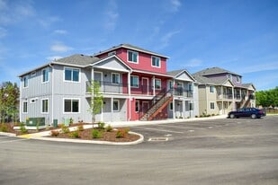 1981 Sky Park Dr in Medford, OR - Building Photo