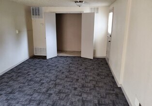 534 S Christine Ave in Wichita, KS - Foto de edificio - Building Photo