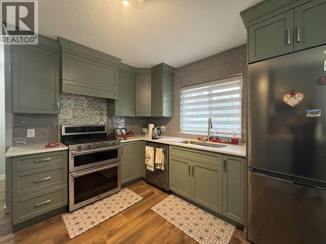 21545 Campbell Ave in Maple Ridge, BC - Building Photo - Building Photo