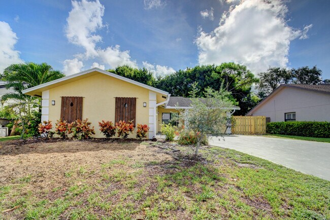 6170 Serene Run in Greenacres, FL - Building Photo - Building Photo