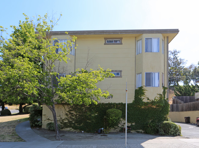 Hilltop Apartments in Richmond, CA - Building Photo - Building Photo