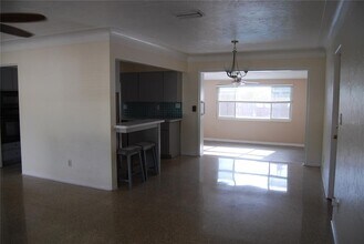 2851 67th St N in St. Petersburg, FL - Building Photo - Building Photo