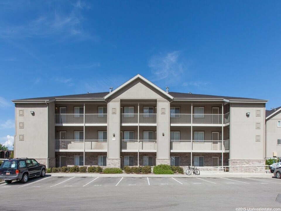 1931 N Canyon Rd, Unit Timpanogos Gateway #316.Private room contract in Provo, UT - Foto de edificio