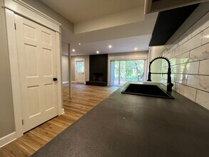 1513 Leanne Ct, Unit 1 in Raleigh, NC - Foto de edificio - Building Photo