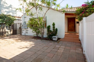 533 E Windsor Rd, Unit 533 in Glendale, CA - Building Photo - Building Photo
