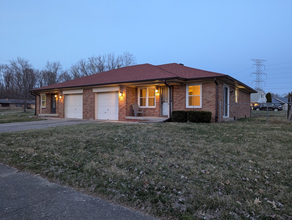 793 Joy Dr in Greenwood, IN - Foto de edificio