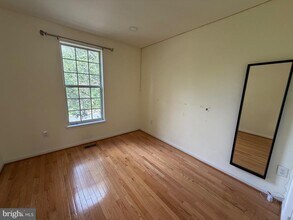 1835 Staley Manor Dr in Silver Spring, MD - Building Photo - Building Photo