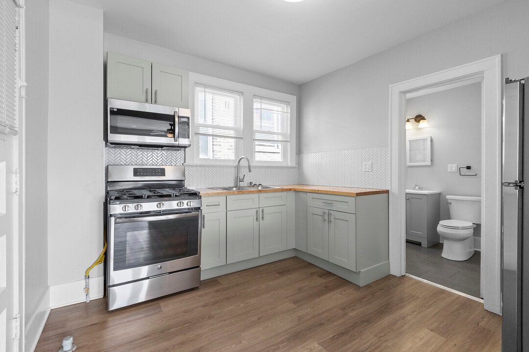 3222 W Grace St, Unit 1E in Chicago, IL - Foto de edificio