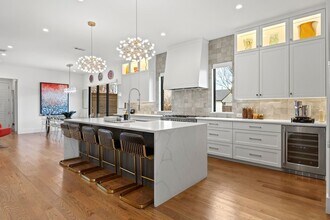 4902 Linnet Ln in Dallas, TX - Foto de edificio - Building Photo