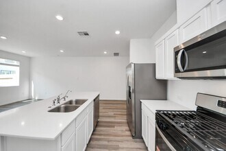 943 Moon Drop Ln in Houston, TX - Building Photo - Building Photo