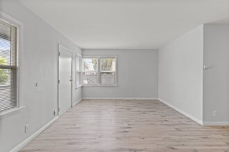 935 N Washington Pl in Long Beach, CA - Building Photo - Building Photo