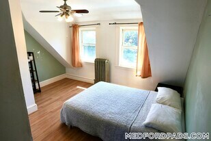 124 Forest St in Medford, MA - Building Photo