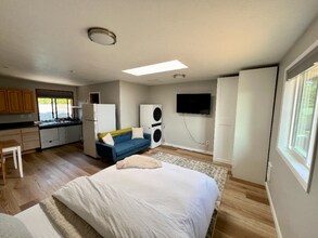 13817 2nd Ave SW in Burien, WA - Building Photo - Building Photo