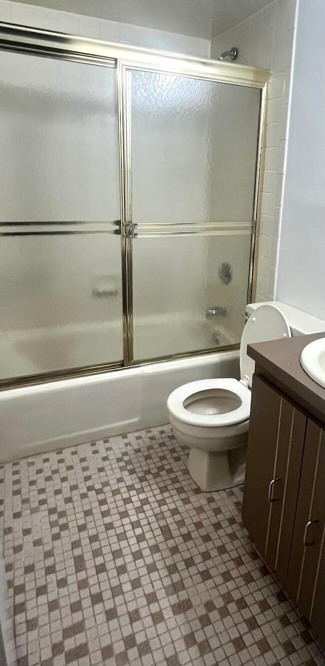 84-62 Austin St in Queens, NY - Building Photo - Building Photo