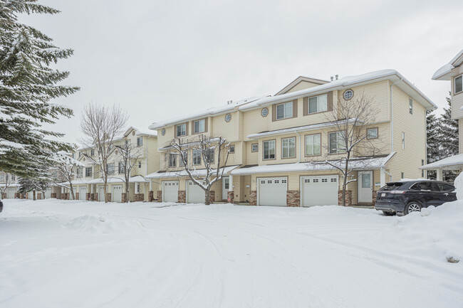 35 Country Hills Cove NW in Calgary, AB - Building Photo - Building Photo