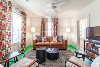 108 Featherbone Ave in Three Oaks, MI - Building Photo - Building Photo